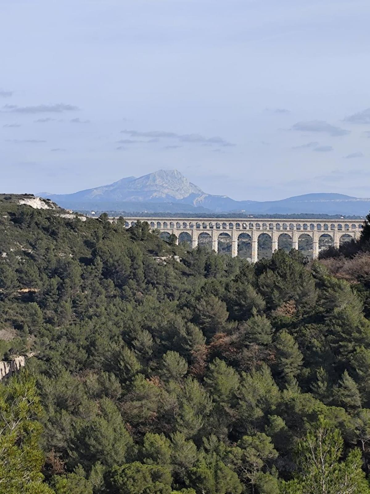Le Mas Des Roches A Velaux Bagian luar foto
